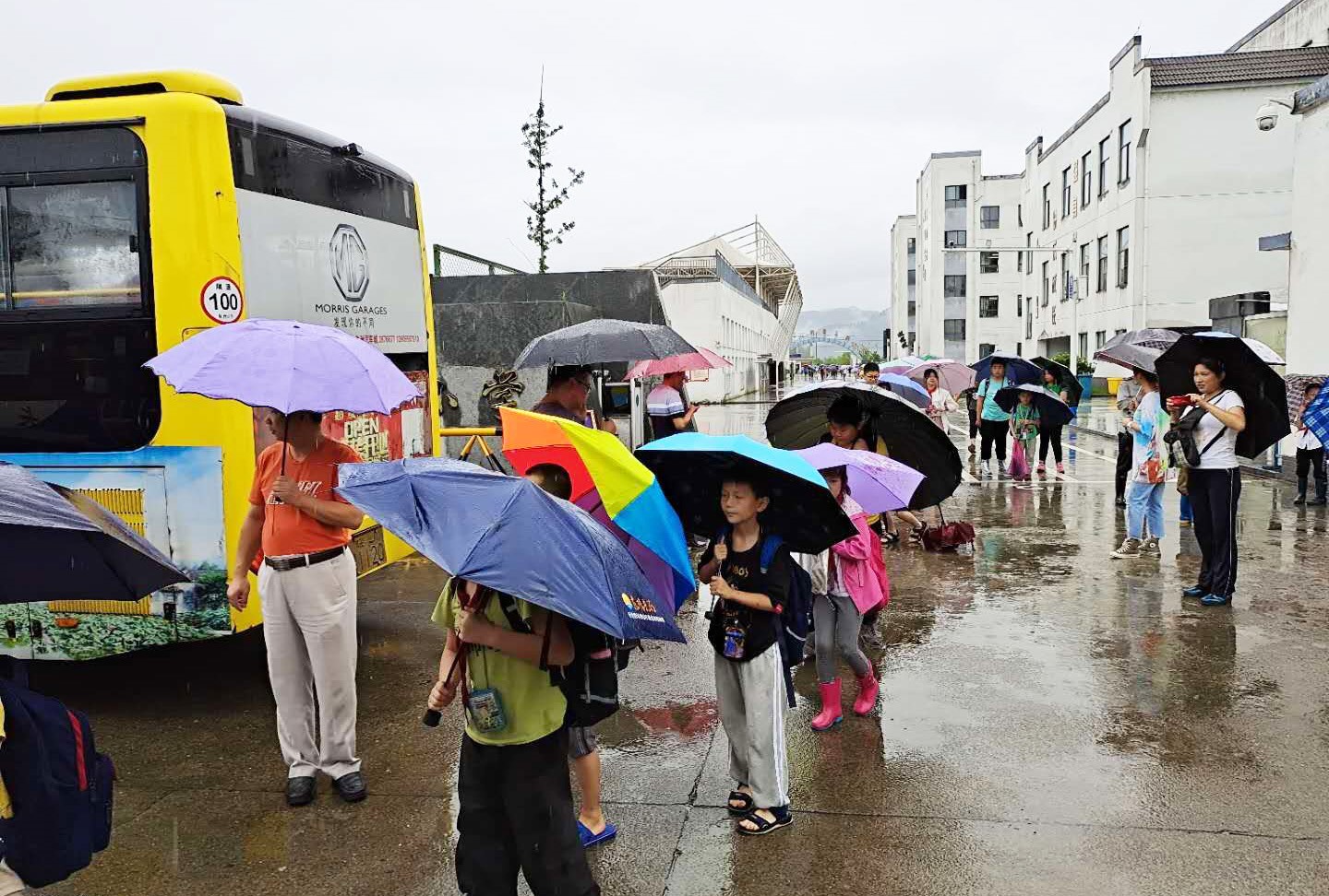 黃山長運汛期加強服務(wù)，保障學(xué)生安全出行