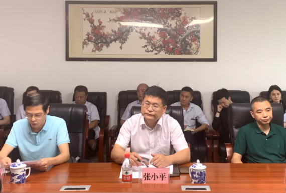 張小平、吳隼一行蒞臨吉安長運(yùn)、吉安公交檢查指導(dǎo)工作