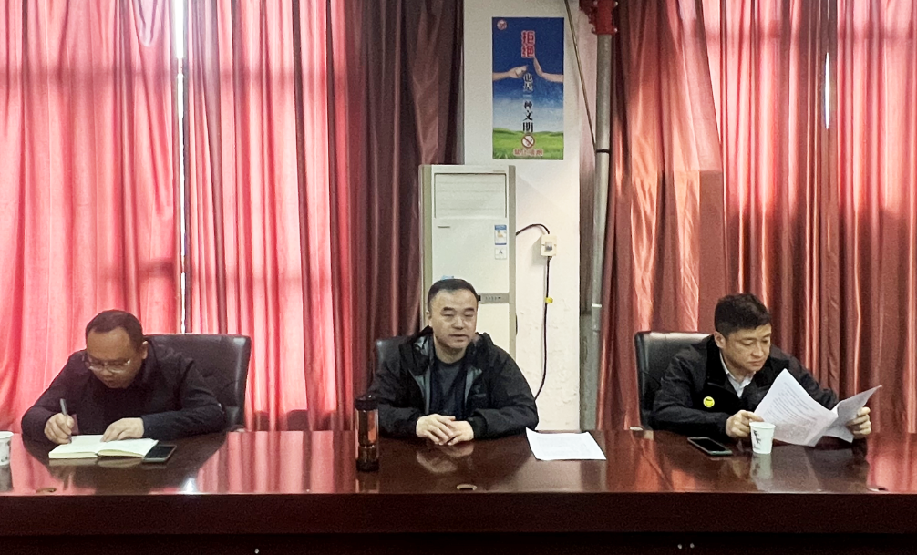 劉磊、占梁調(diào)研樂平長(zhǎng)運(yùn)公交公司安全和生產(chǎn)經(jīng)營(yíng)情況