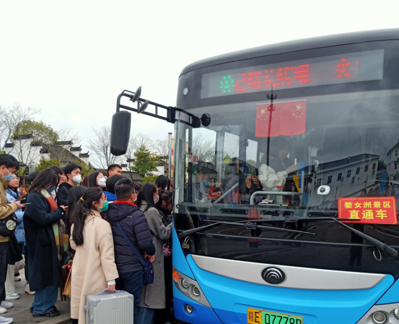“賞花”遇上“音樂節(jié)” ，婺源公交周末忙
