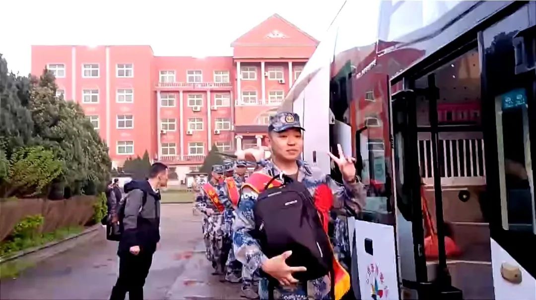 都市城際公交：為定向軍士生入伍報到提供強(qiáng)勁支持