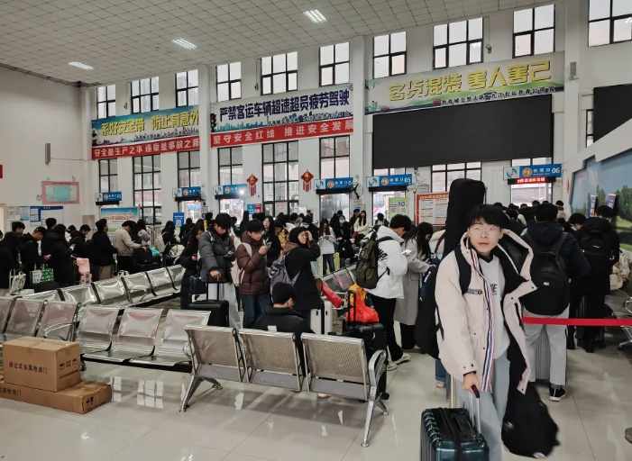 九江長(zhǎng)運(yùn)：共青公司護(hù)航旅客出行