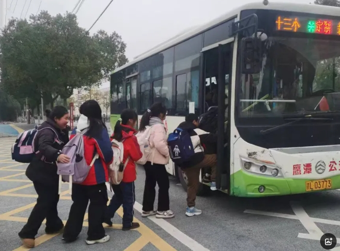 鷹潭公交：創(chuàng)新驅(qū)動(dòng) 精準(zhǔn)施策 實(shí)現(xiàn)智慧化轉(zhuǎn)型新突破