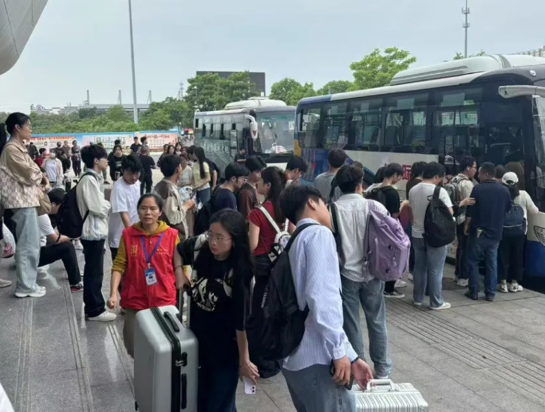 撫州長運：積極應(yīng)對“五一”出行高峰