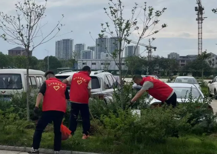 九江長運(yùn) 開展“美化環(huán)境 黨員先行”志愿服務(wù)活動