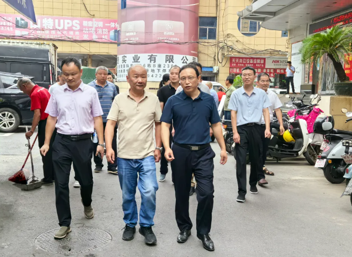 劉志堅(jiān)實(shí)地督導(dǎo)“愛我英雄城 見我文明行”三年專項(xiàng)行動(dòng)推進(jìn)情況