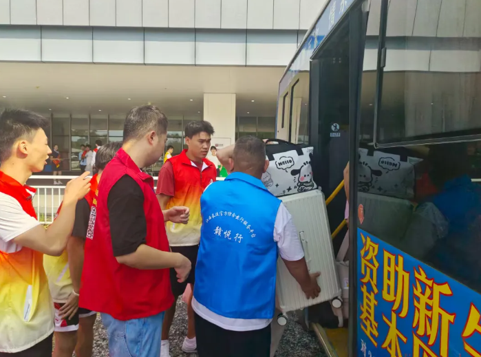 景德鎮(zhèn)長(zhǎng)運(yùn)：校園直通車一站式服務(wù)護(hù)航學(xué)子開學(xué)