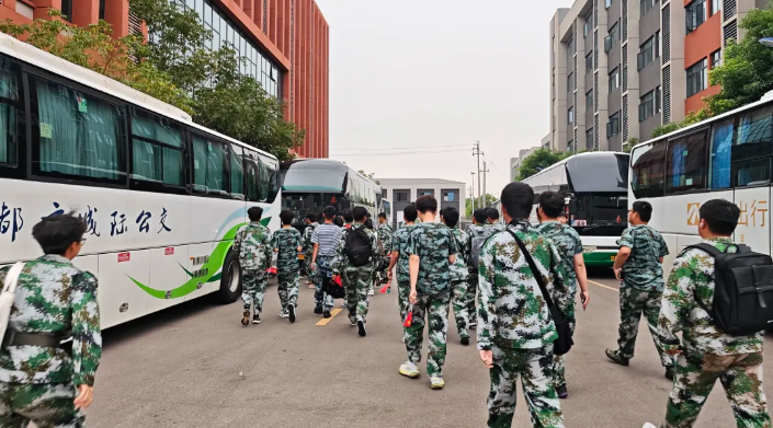 都市城際公交：高效完成華東交通大學2025級新生開學典禮運輸保障任務(wù)