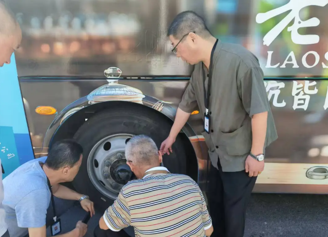 景德鎮(zhèn)長運：開展節(jié)前車輛安全、服務(wù)質(zhì)量大檢查