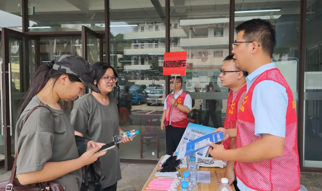 都市城際公交：晝夜兼程進校園 直通班線暖國慶