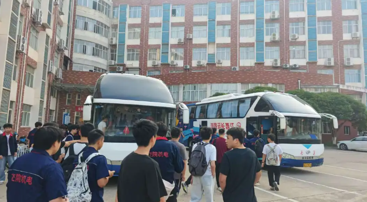 生產(chǎn)經(jīng)營(yíng) || 都市城際公交：開通江西交院至贛江新區(qū)雙智賦能中心定制直通車