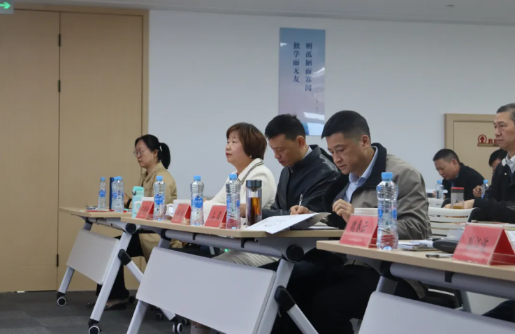 江西長(zhǎng)運(yùn)召開(kāi)法務(wù)專(zhuān)題培訓(xùn) 黃俊、占梁、萬(wàn)建紅、魏春云出席