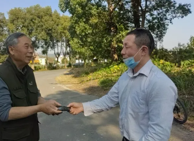 都市城際公交：西海班線駕駛員高效處置游客失物