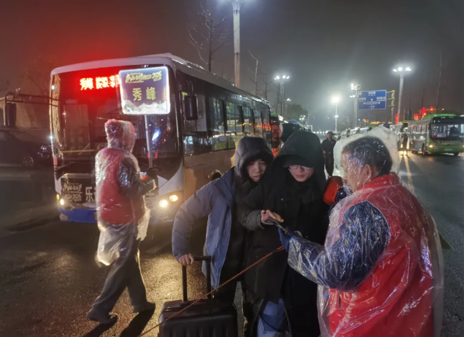 九江長(zhǎng)運(yùn)：歲末堅(jiān)守護(hù)航跨年音樂(lè)節(jié)