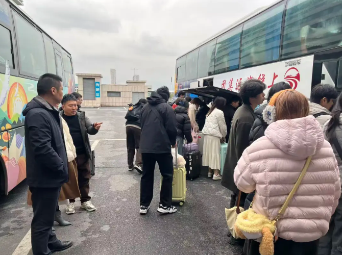 上饒汽運(yùn)：運(yùn)送3.08萬(wàn)人次 無(wú)旅客滯留 元旦運(yùn)輸圓滿收官